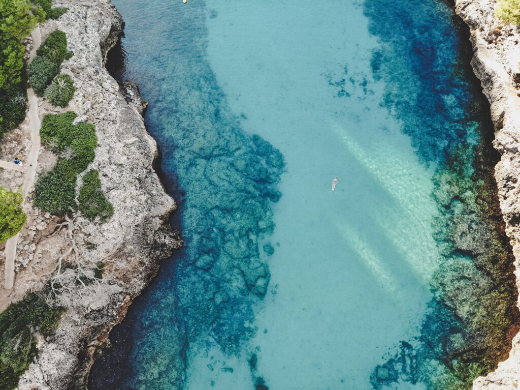Descubre la libertad en el mar: alquiler de embarcaciones sin titulación en Menorca