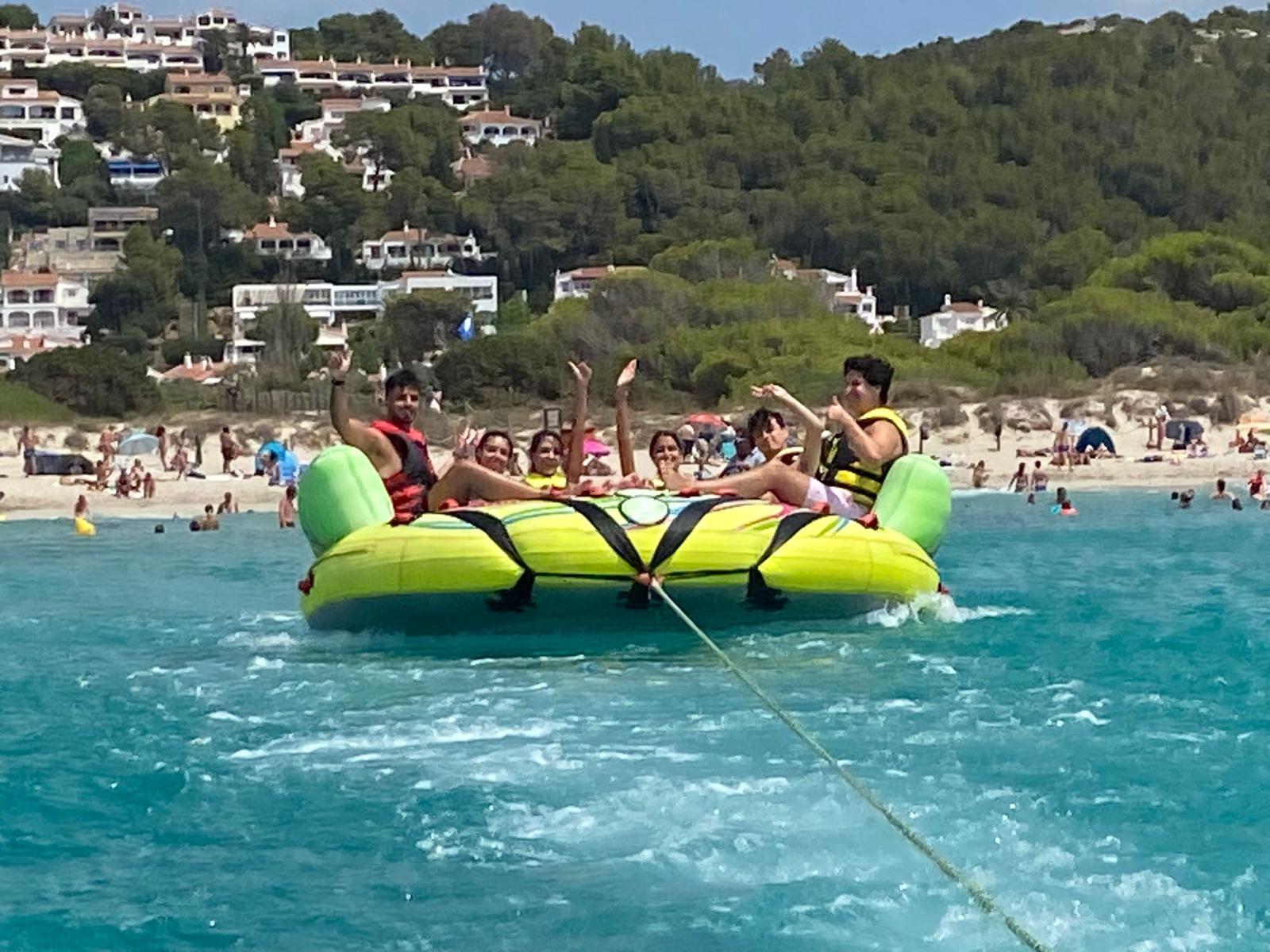 Colchones remolcados en Son Bou, Menorca - Irinsur
